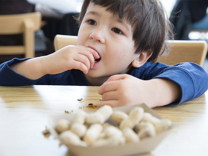 exposing baby to peanuts