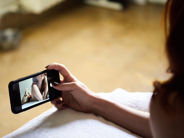 How to use sexting to improve your marriage