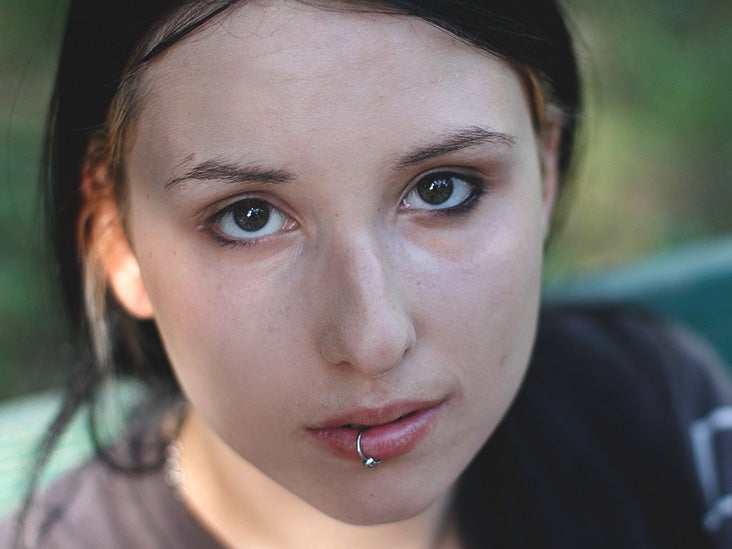 labret piercing