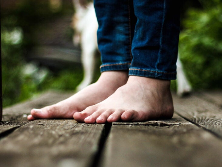 aching soles of feet at night