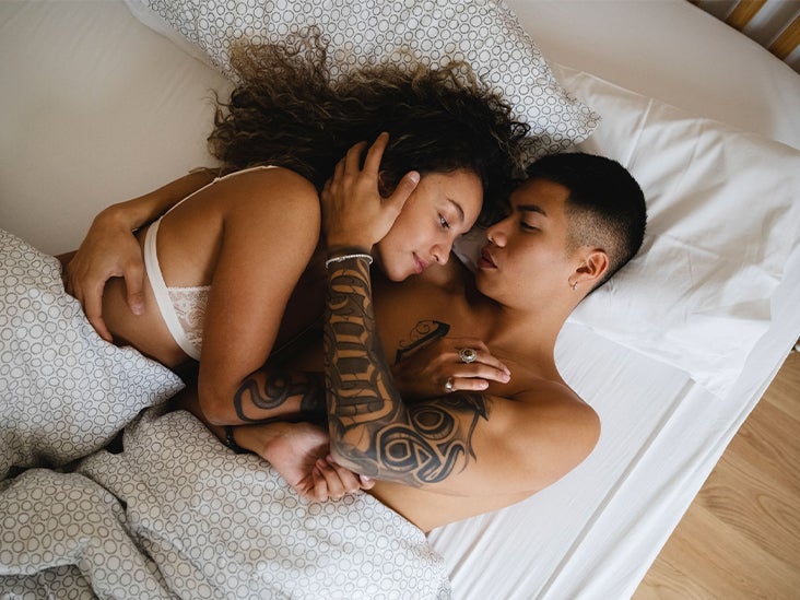 GRT young mixed race couple bed sex 732x549 thumbnail