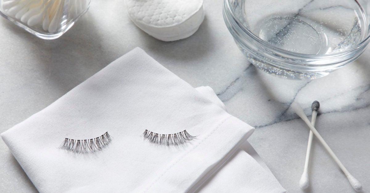 How to Clean False Eyelashes the Right Way