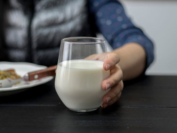 Drinking Milk Before Bed: How It Can Affect Sleep Quality