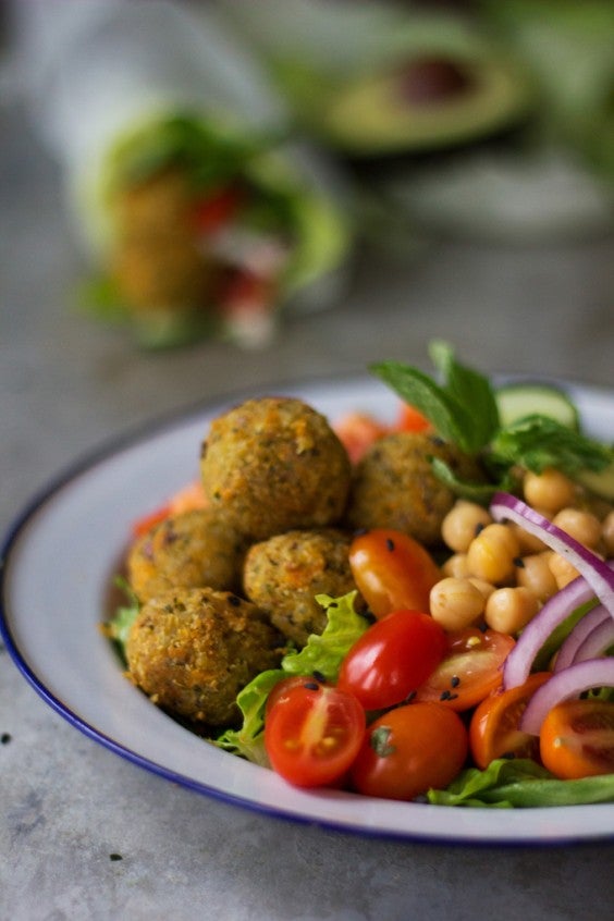 Dinner Recipes: Quinoa Falafel With Yogurt Tahini Sauce