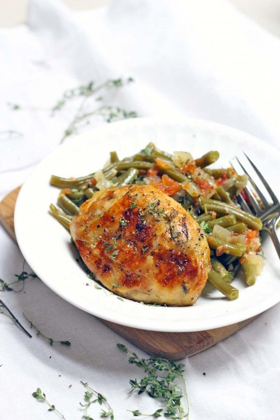 9. Greek-Style Green Beans and Chicken Thighs