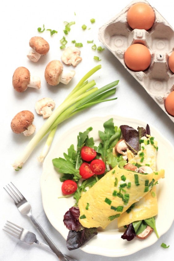1. Omelet Wraps With Spinach, Lettuce, and Mushrooms