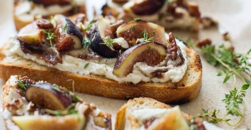 Figs + ricotta + balsamic = yum!