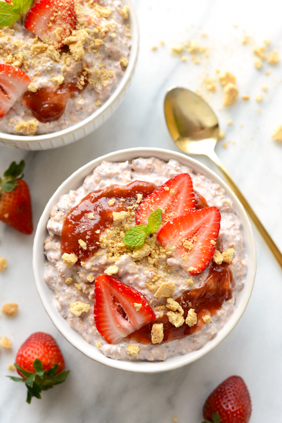 5. Strawberry Cheesecake Overnight Oats 