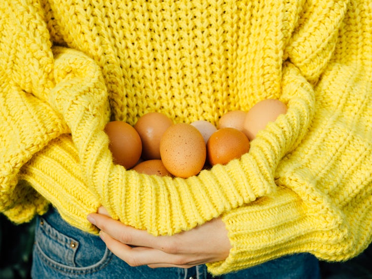 How to Fertilize With Egg Shells and Coffee Grounds