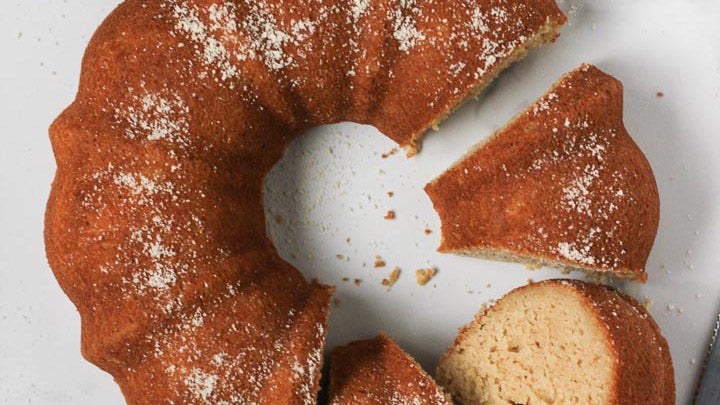 almond pear cake with vanilla