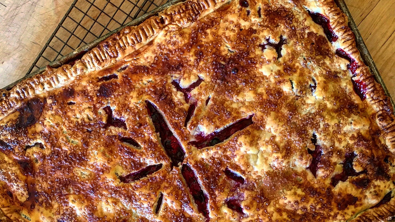 strawberry rhubarb slab pie