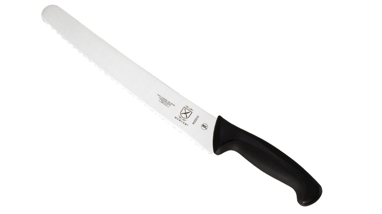 serrated knife - an essential kitchen tool