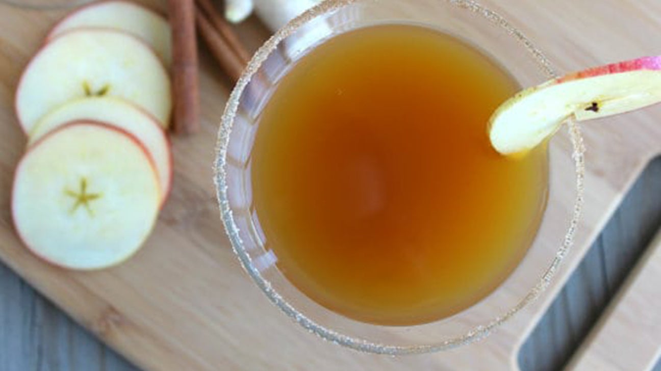 Ginger cinnamon apple cider mocktail 