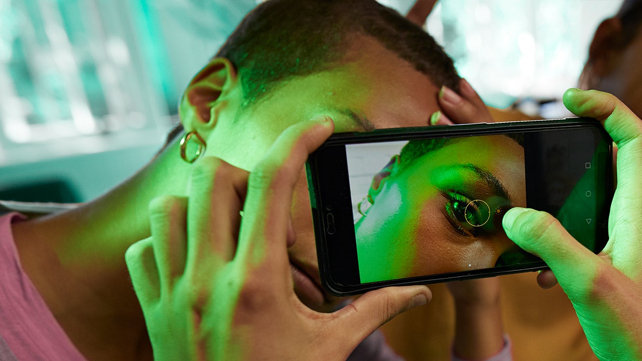 women experiences eye strain from cellphone header