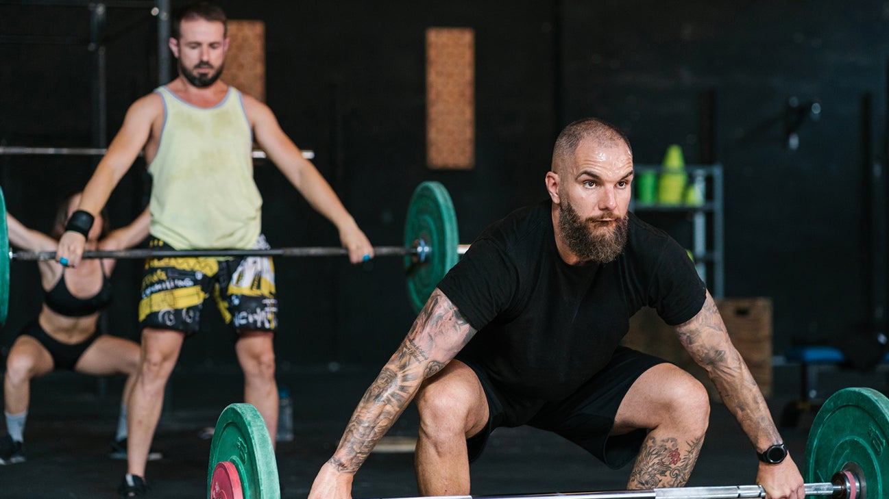 two people deadlifting in the gym