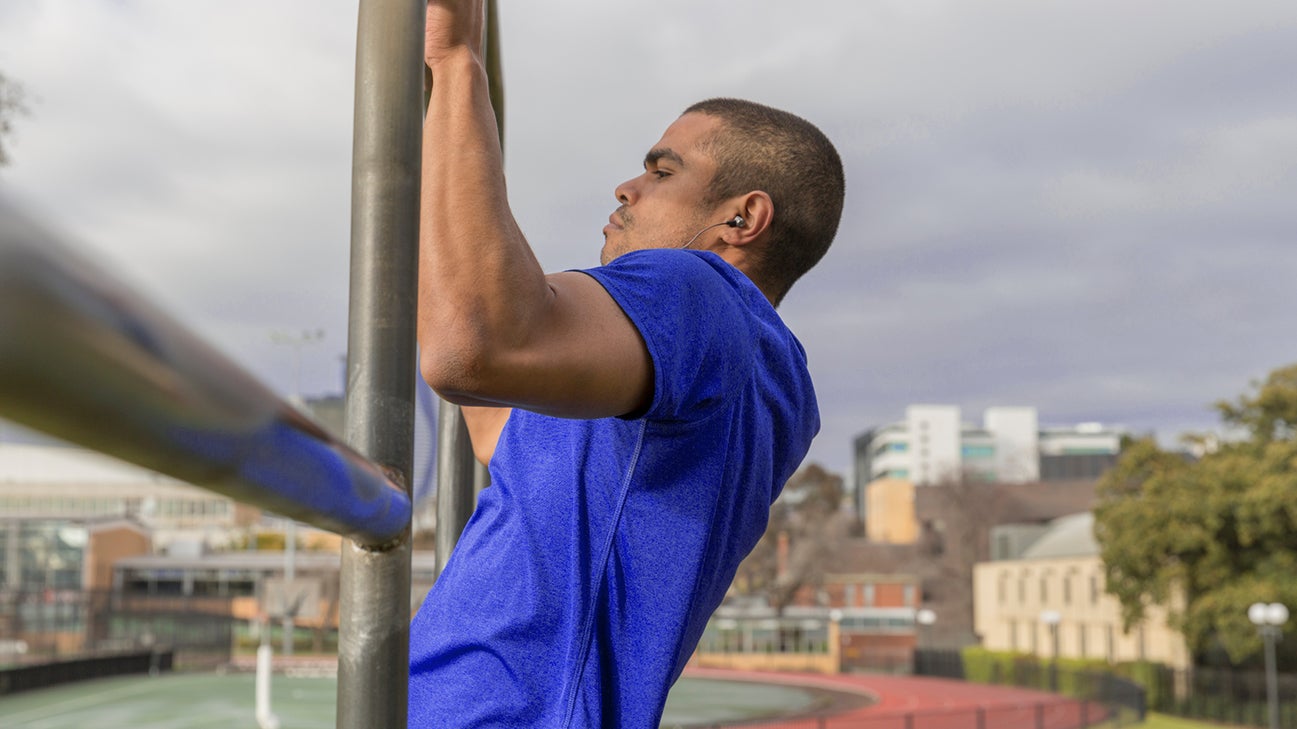 man doing pull up header