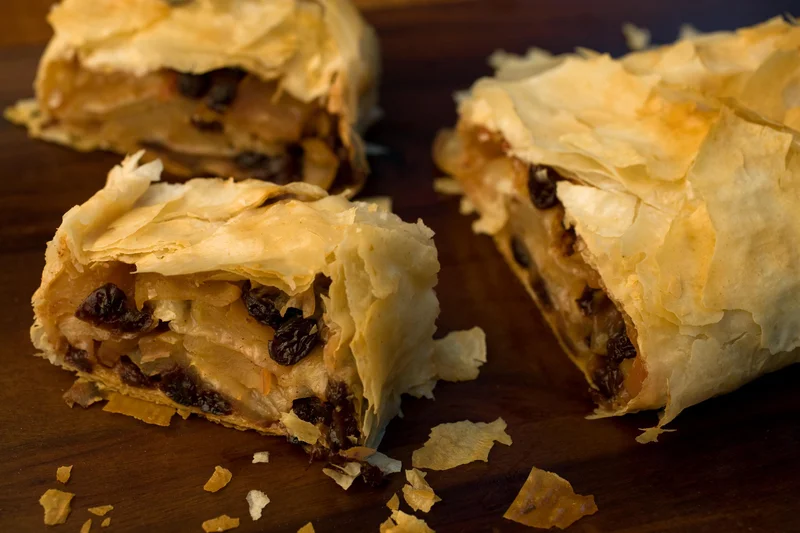 Simple CinnamonRaisinApple Strudel