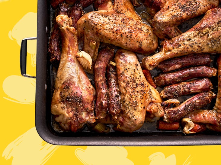 How to Roast a Turkey Without a Roasting Pan (with Video)