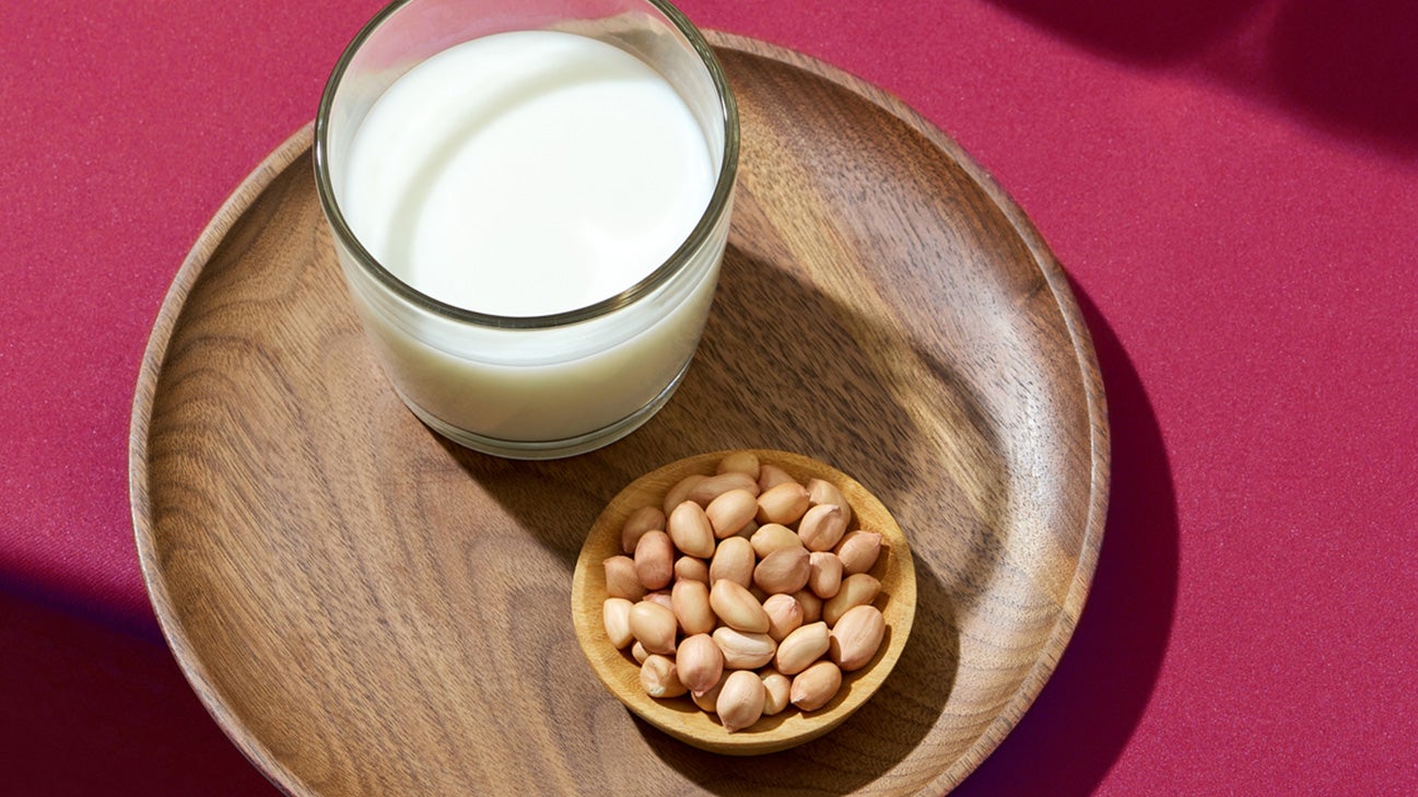 Almond Milk vs. Oat Milk: Which Is Better for You?