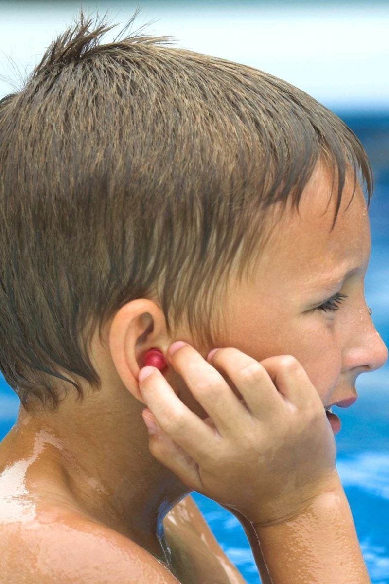 swimmer-s-ear-symptoms-causes-and-risk-factors