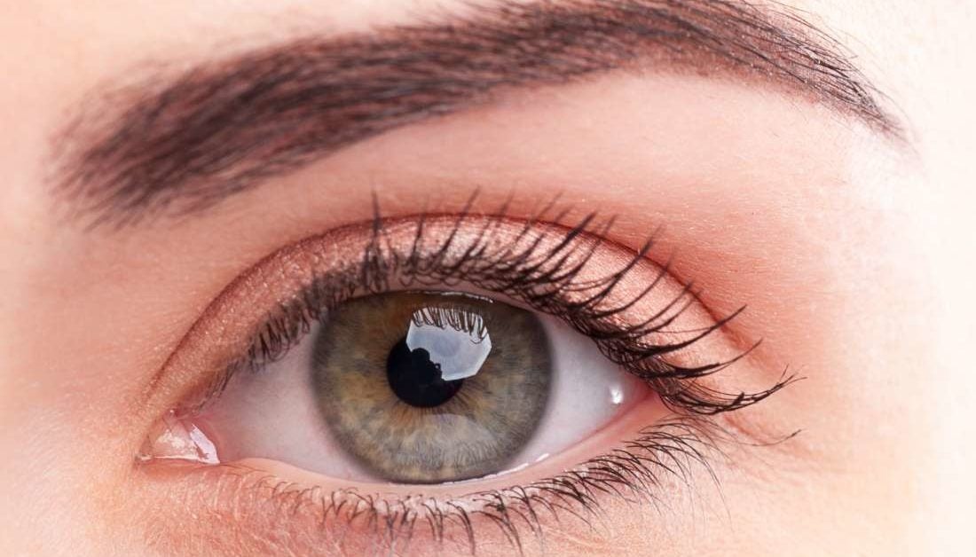 eyelid-twitch-cause-treatment-prevention-women-fitness