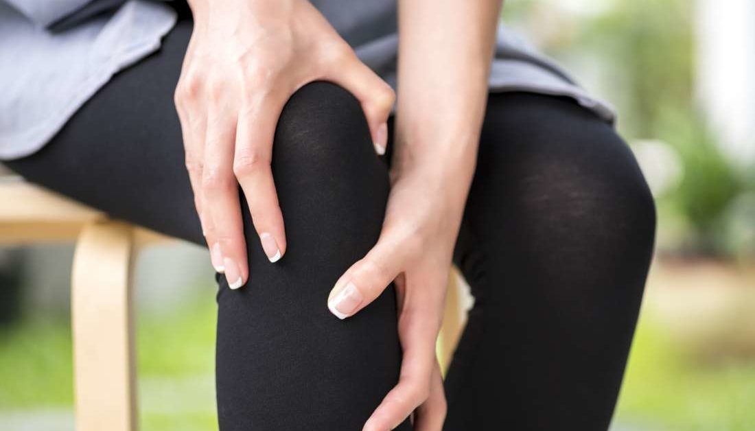 Knee buckling Causes, exercises, and treatment