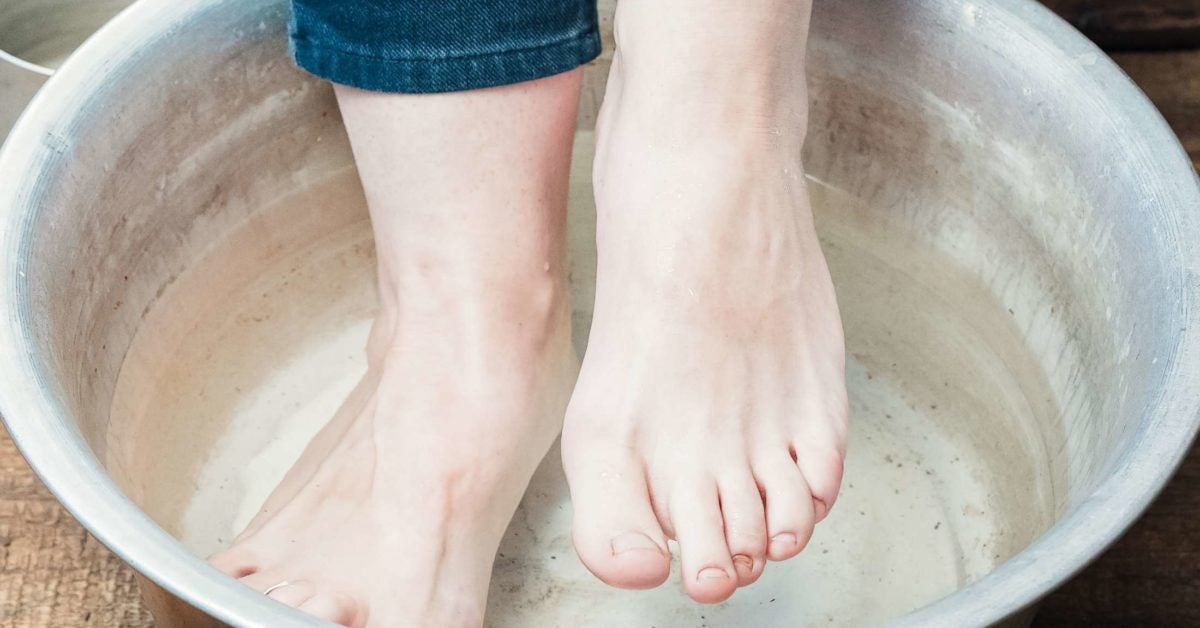 How to make a vinegar foot soak Tips, benefits, and risks